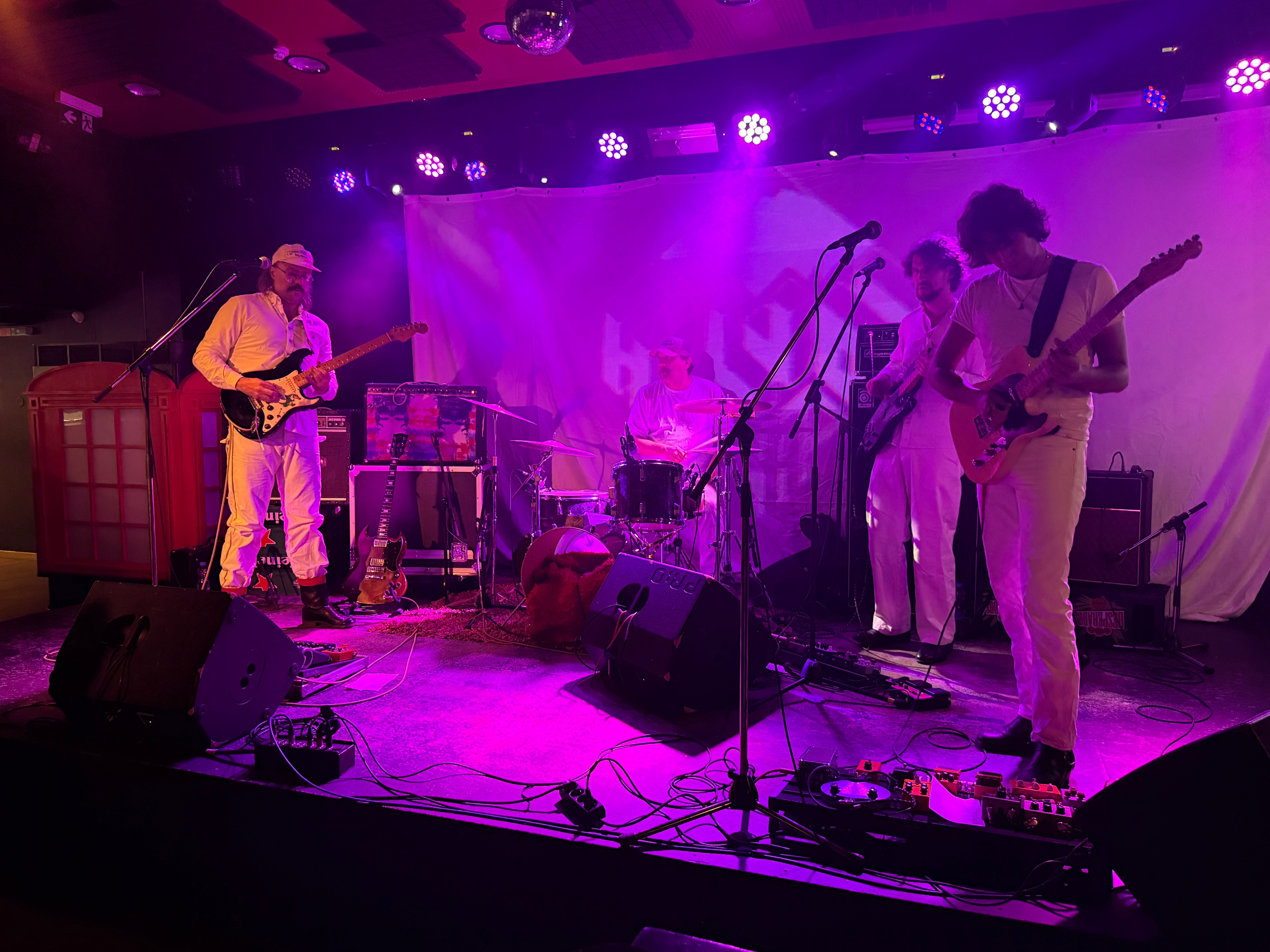 HollowShip2025-11-08MetroMusicBarBrnoCzechRepublic (1).jpg